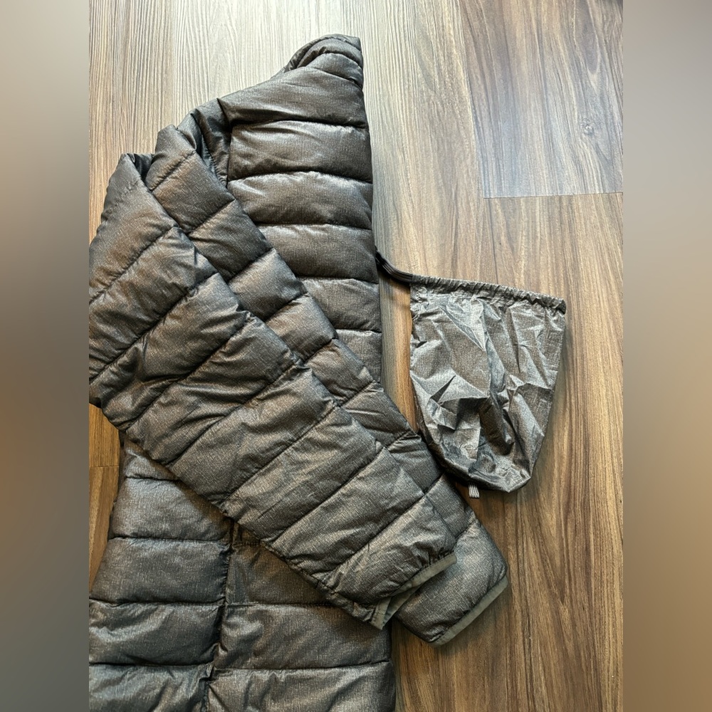 Amazon Essentials Puffer Jacket Size Medium - Picture 12 of 12